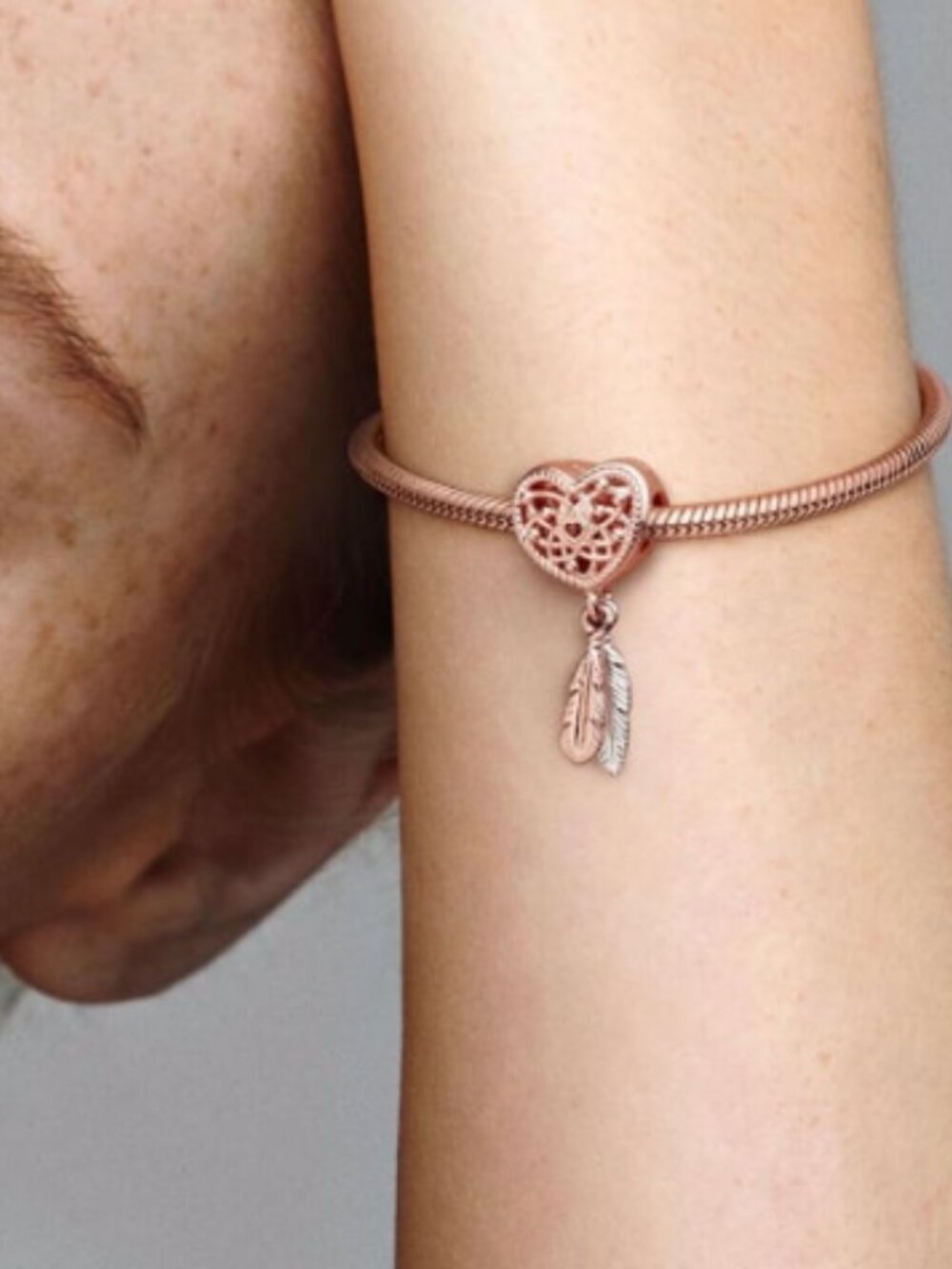 New Pandora Rose Openwork Heart Feathers Dreamcatcher 789068C00 Charm - Picture 3 of 4